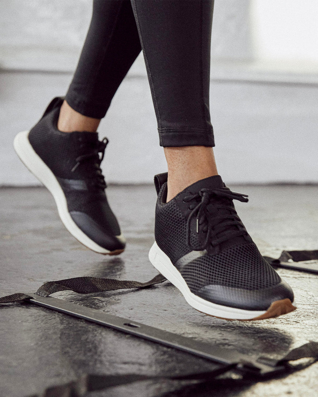 The Henry Mid Trainer / Mesh / Blacktop