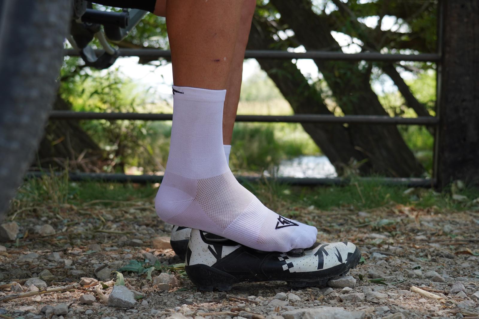 Pure White KOM Mid Cooling Socks